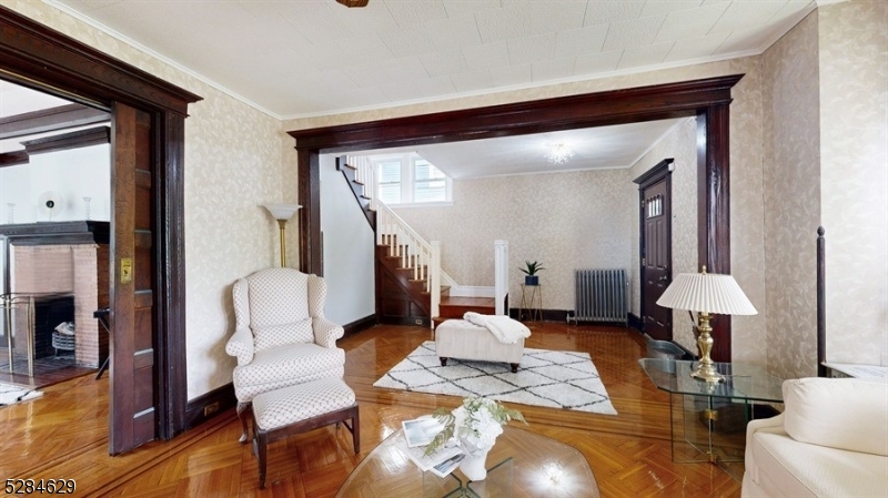 East Orange City, New Jersey 07017, United States, 6 Bedrooms Bedrooms, ,3 BathroomsBathrooms,Residential,Pending,58566