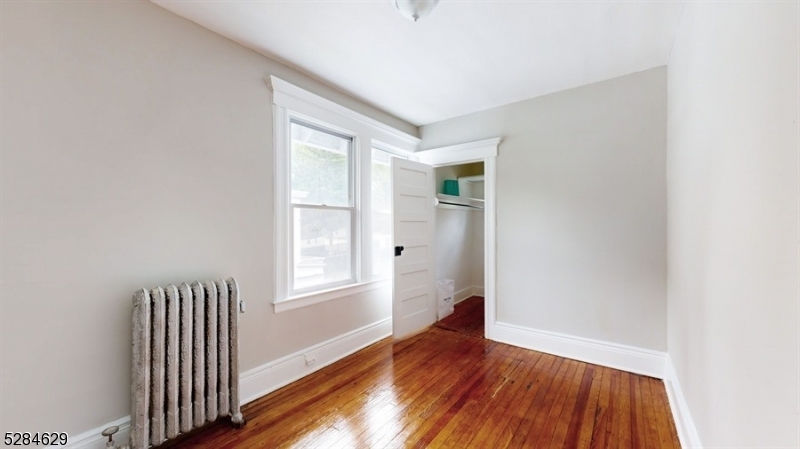 East Orange City, New Jersey 07017, United States, 6 Bedrooms Bedrooms, ,3 BathroomsBathrooms,Residential,Pending,58566