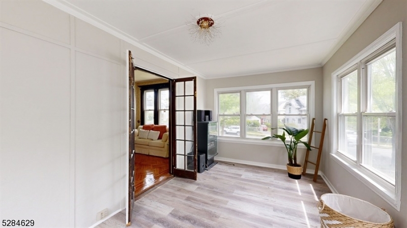 East Orange City, New Jersey 07017, United States, 6 Bedrooms Bedrooms, ,3 BathroomsBathrooms,Residential,Pending,58566