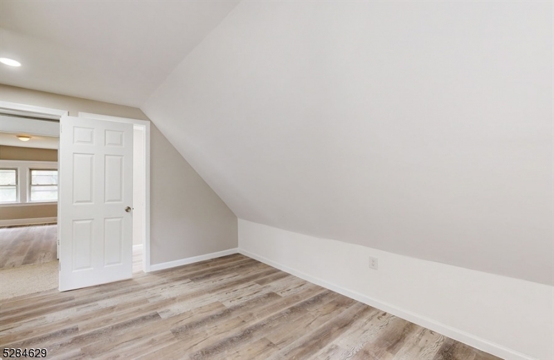 East Orange City, New Jersey 07017, United States, 6 Bedrooms Bedrooms, ,3 BathroomsBathrooms,Residential,Pending,58566