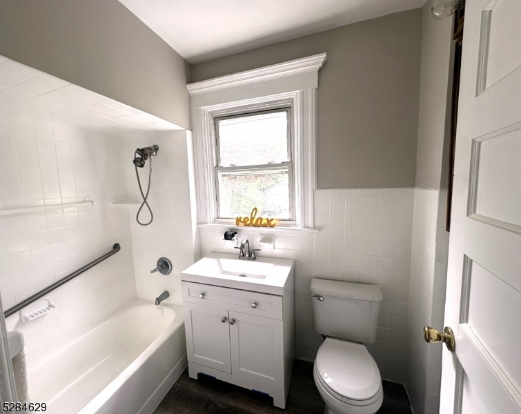 East Orange City, New Jersey 07017, United States, 6 Bedrooms Bedrooms, ,3 BathroomsBathrooms,Residential,Pending,58566