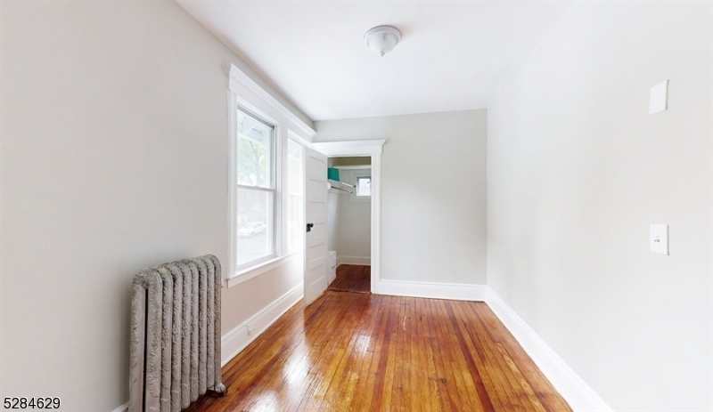 East Orange City, New Jersey 07017, United States, 6 Bedrooms Bedrooms, ,3 BathroomsBathrooms,Residential,Pending,58566