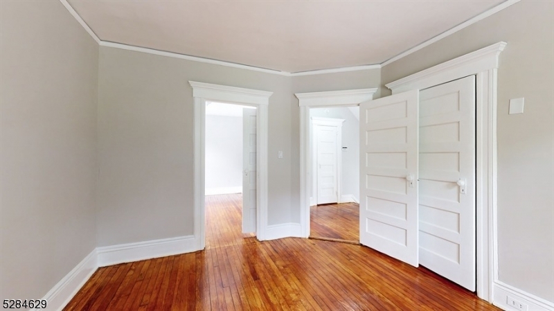 East Orange City, New Jersey 07017, United States, 6 Bedrooms Bedrooms, ,3 BathroomsBathrooms,Residential,Pending,58566