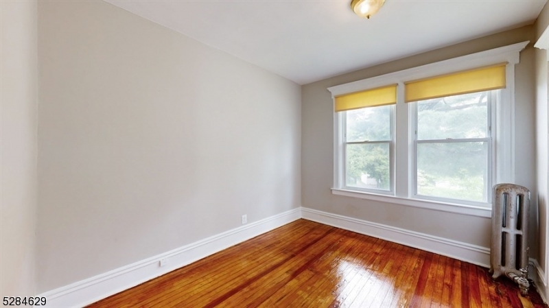 East Orange City, New Jersey 07017, United States, 6 Bedrooms Bedrooms, ,3 BathroomsBathrooms,Residential,Pending,58566