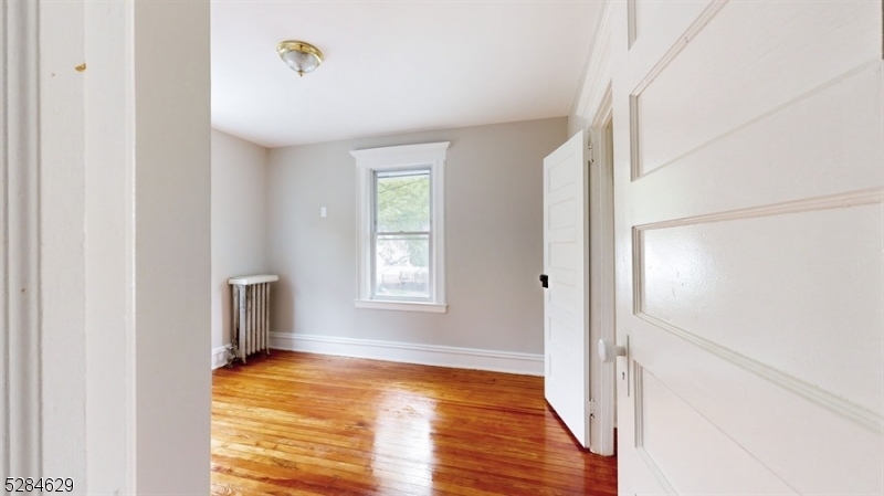 East Orange City, New Jersey 07017, United States, 6 Bedrooms Bedrooms, ,3 BathroomsBathrooms,Residential,Pending,58566