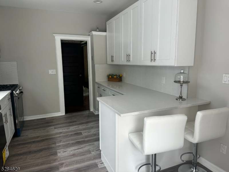 East Orange City, New Jersey 07017, United States, 6 Bedrooms Bedrooms, ,3 BathroomsBathrooms,Residential,Pending,58566