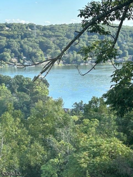 Sparta Twp., New Jersey 07871, United States, 2 Bedrooms Bedrooms, ,2 BathroomsBathrooms,Residential,Active,48640