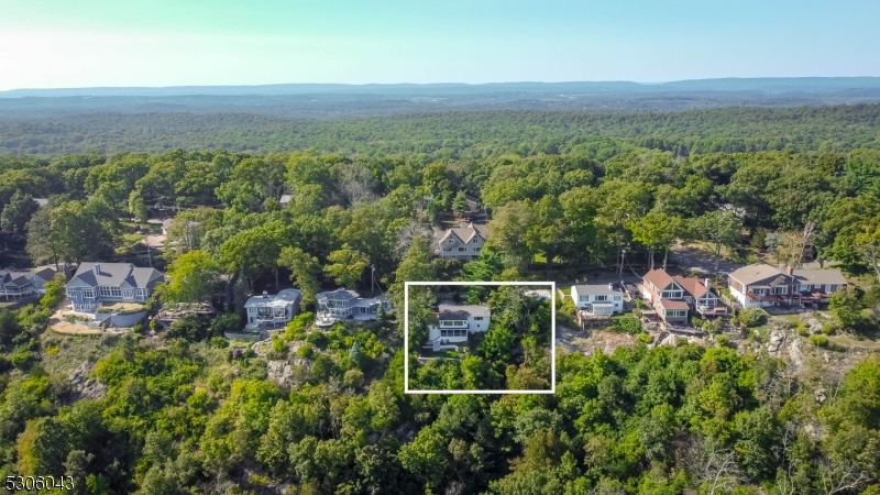 Sparta Twp., New Jersey 07871, United States, 2 Bedrooms Bedrooms, ,2 BathroomsBathrooms,Residential,Active,48640