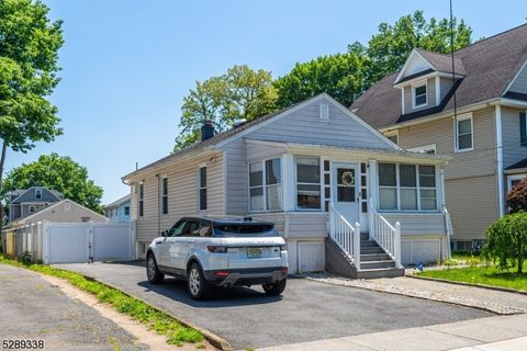 25 Baldwin Pl, Bloomfield Twp., NJ 07003 - #: 3905543