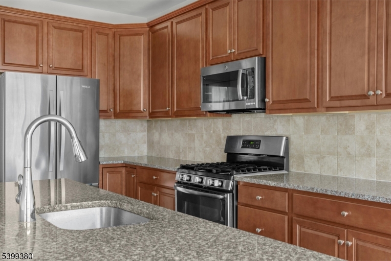 MONTGOMERY RIDGE - Residential