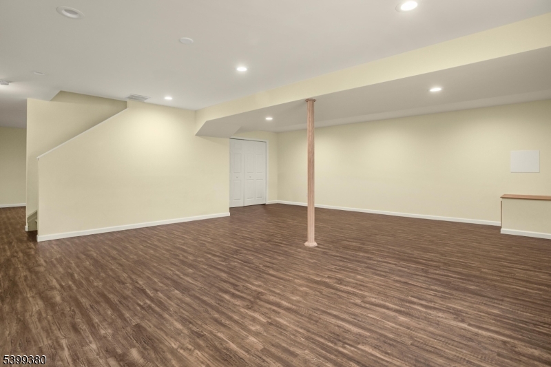 MONTGOMERY RIDGE - Residential