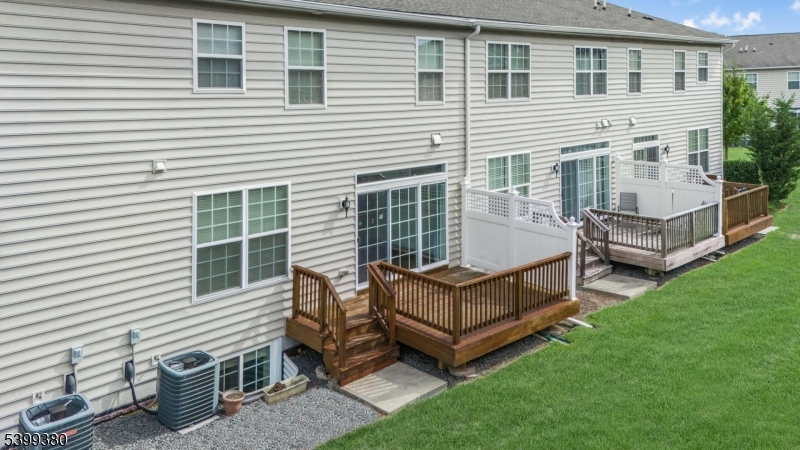 MONTGOMERY RIDGE - Residential