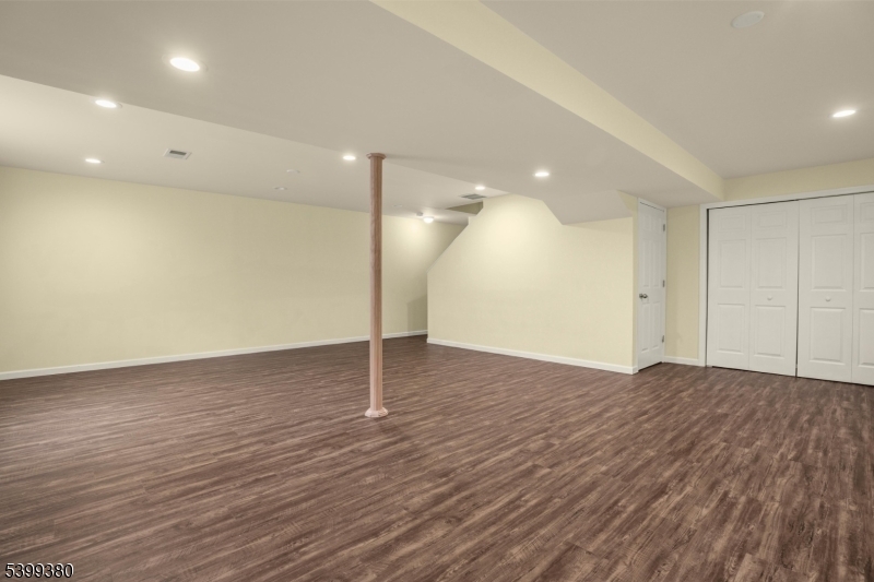 MONTGOMERY RIDGE - Residential