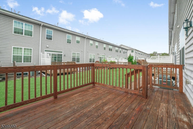 MONTGOMERY RIDGE - Residential