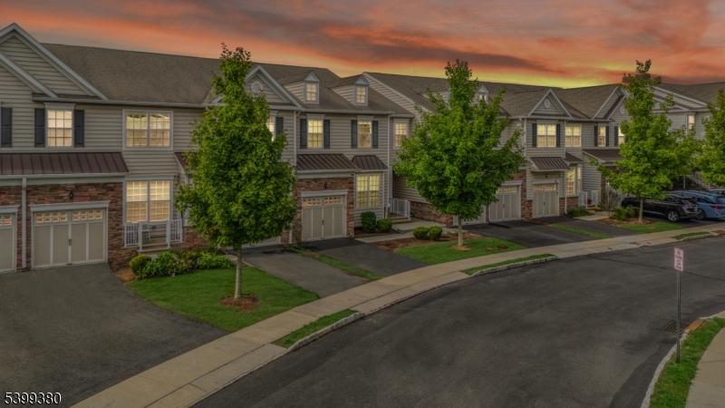 MONTGOMERY RIDGE - Residential