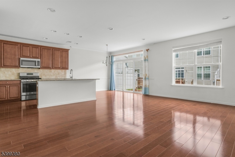 MONTGOMERY RIDGE - Residential