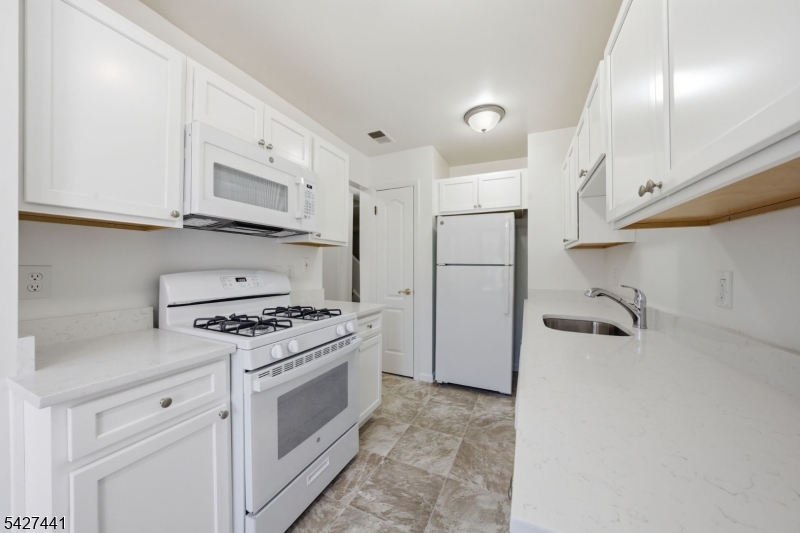 Deer Hill Village - Residential Lease