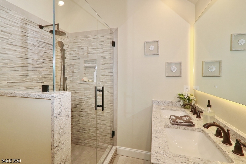 Munsee Pond - Residential