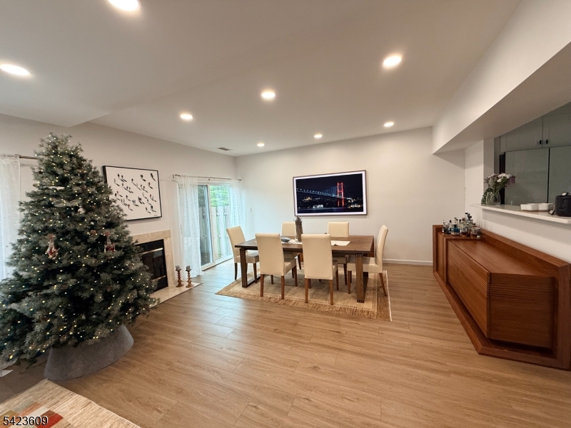 CASTLE RIDGE - Residential Lease