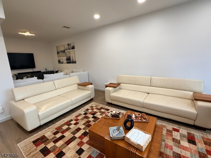 CASTLE RIDGE - Residential Lease