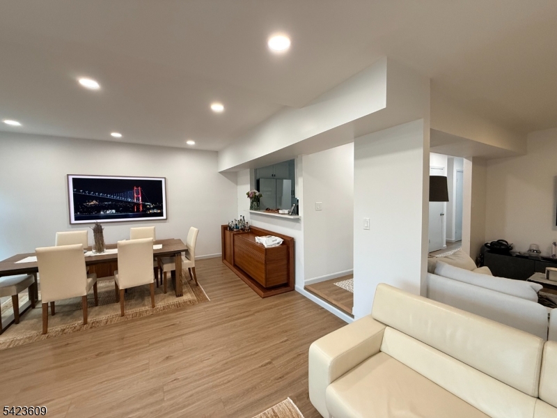 CASTLE RIDGE - Residential Lease