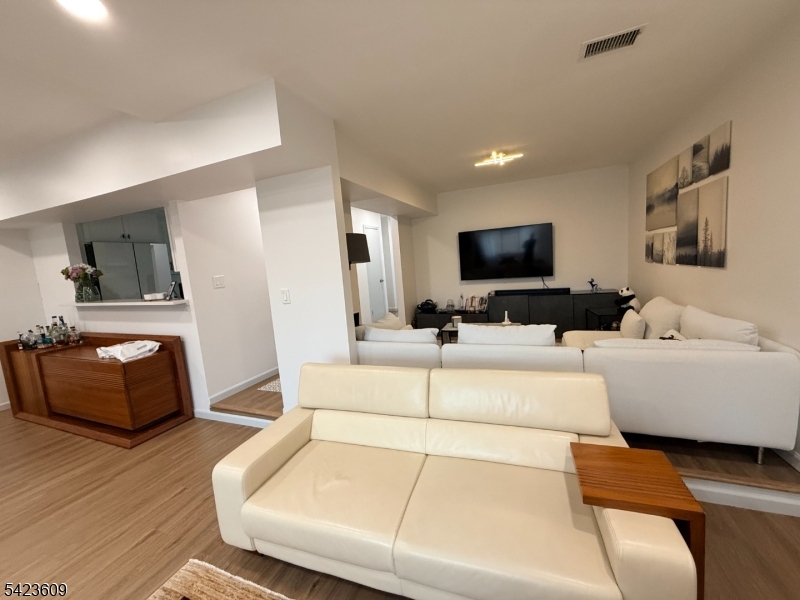 CASTLE RIDGE - Residential Lease