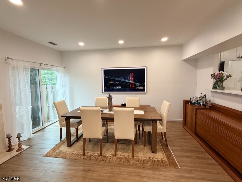 CASTLE RIDGE - Residential Lease