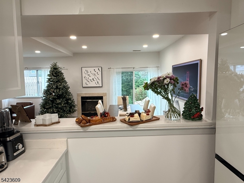 CASTLE RIDGE - Residential Lease