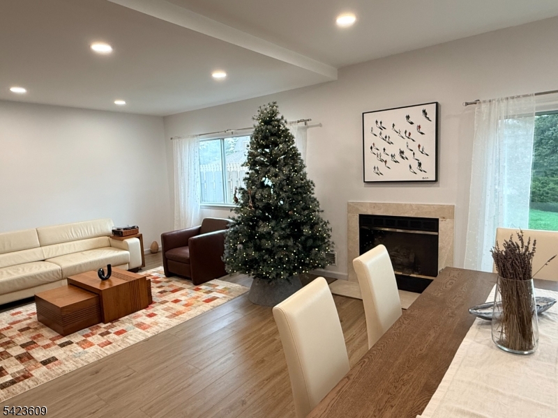 CASTLE RIDGE - Residential Lease