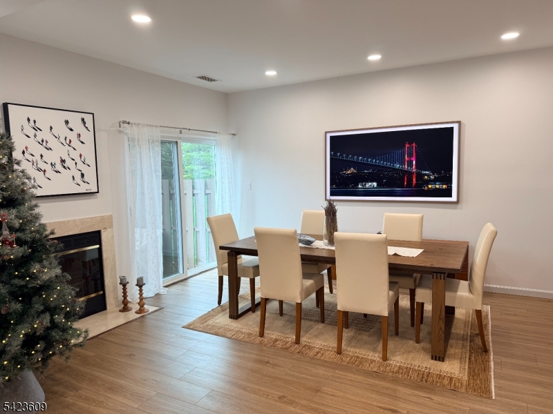 CASTLE RIDGE - Residential Lease