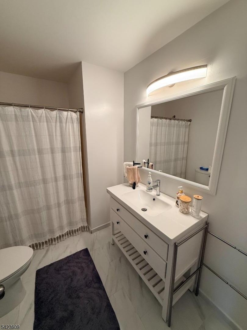 CASTLE RIDGE - Residential Lease