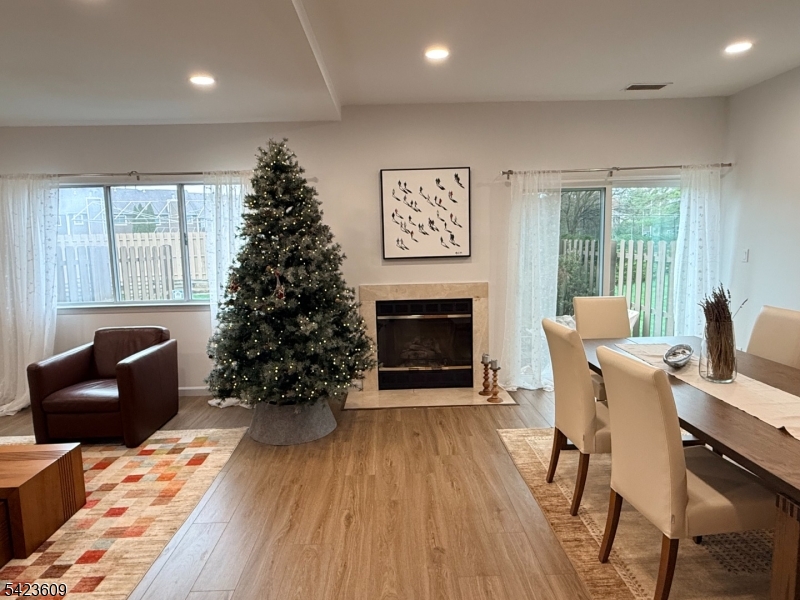 CASTLE RIDGE - Residential Lease