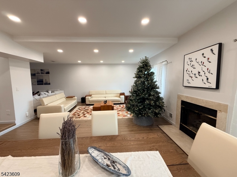 CASTLE RIDGE - Residential Lease