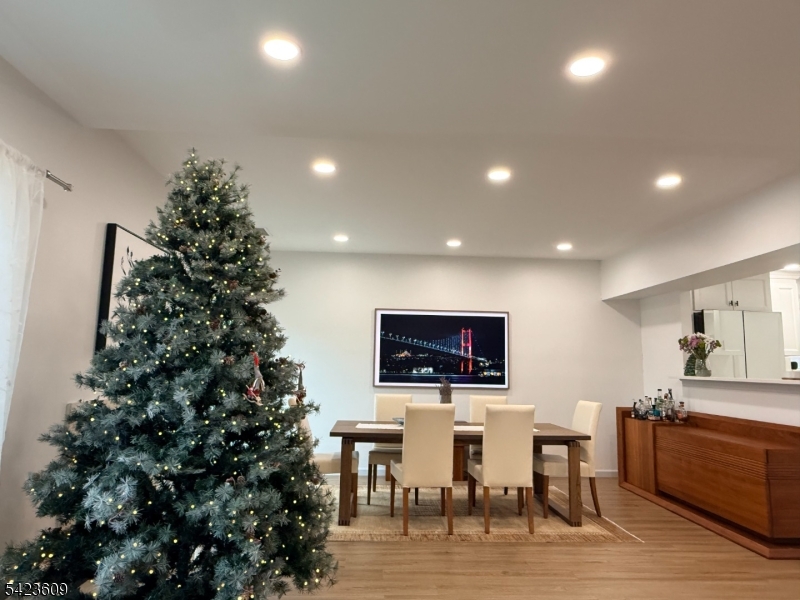 CASTLE RIDGE - Residential Lease