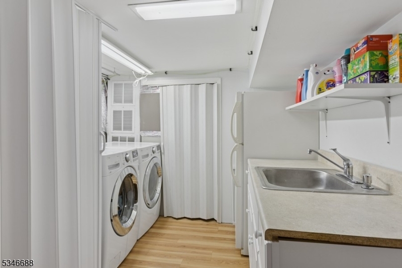 Linden City, New Jersey 07036, United States, 3 Bedrooms Bedrooms, ,2 BathroomsBathrooms,Residential,Pending,113926