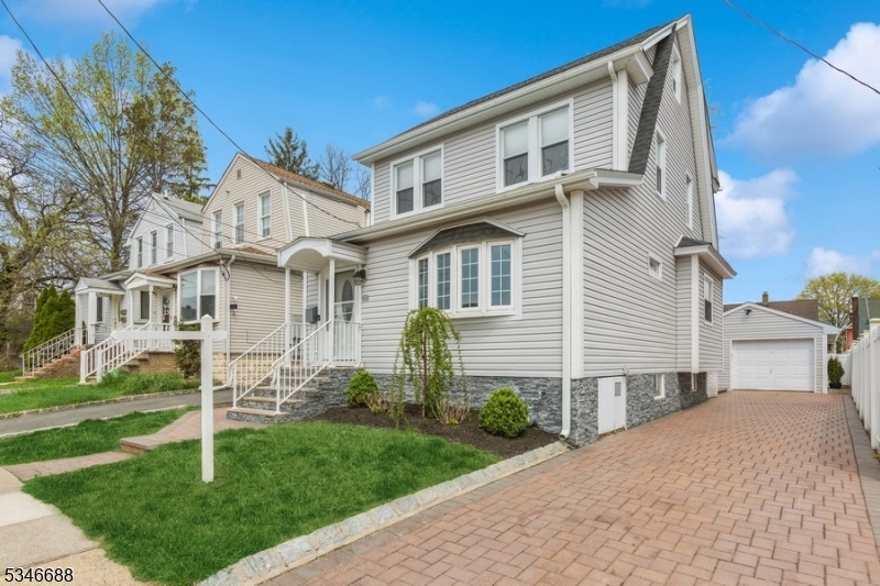 Linden City, New Jersey 07036, United States, 3 Bedrooms Bedrooms, ,2 BathroomsBathrooms,Residential,Pending,113926