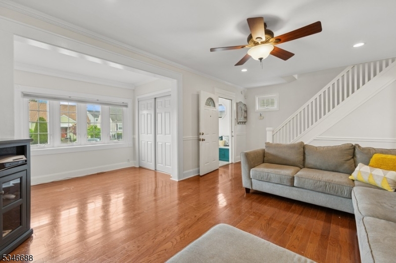 Linden City, New Jersey 07036, United States, 3 Bedrooms Bedrooms, ,2 BathroomsBathrooms,Residential,Pending,113926