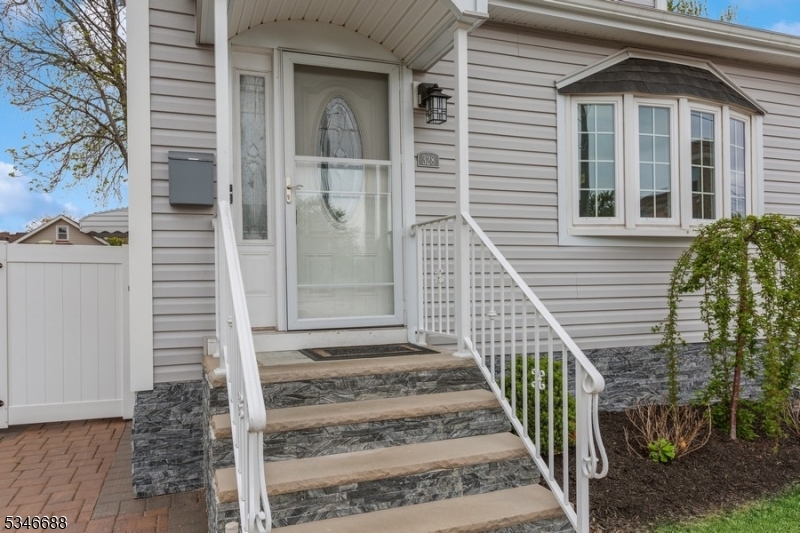 Linden City, New Jersey 07036, United States, 3 Bedrooms Bedrooms, ,2 BathroomsBathrooms,Residential,Pending,113926