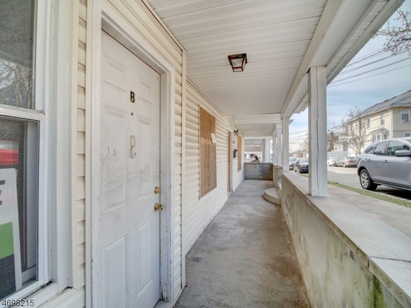 209 William St