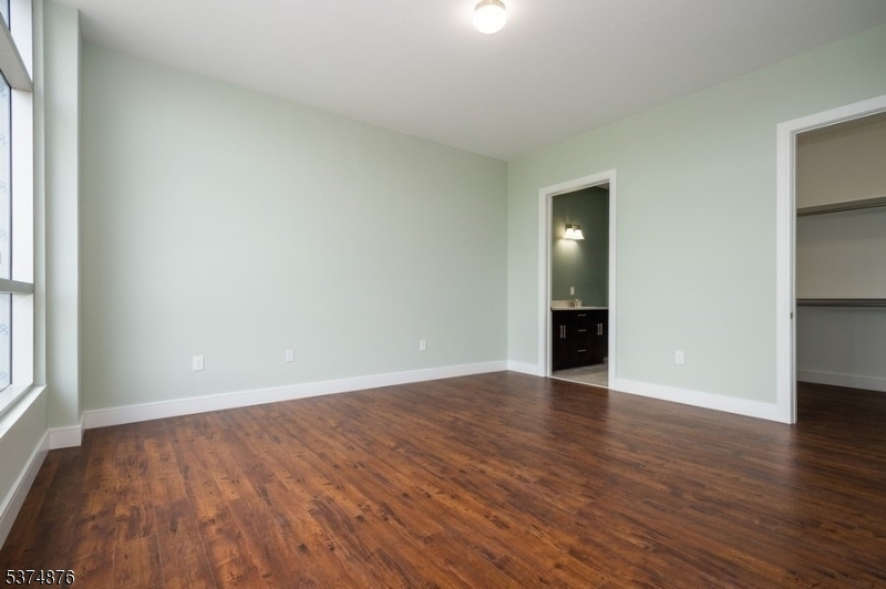 Somerville Boro, New Jersey 08876, United States, 1 Bedroom Bedrooms, ,1 BathroomBathrooms,Residential,Pending,190807