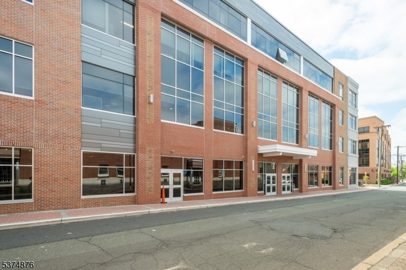 Somerville Boro, New Jersey 08876, United States, 1 Bedroom Bedrooms, ,1 BathroomBathrooms,Residential,Pending,190807