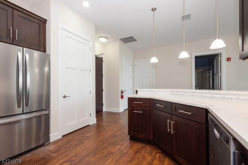 Somerville Boro, New Jersey 08876, United States, 1 Bedroom Bedrooms, ,1 BathroomBathrooms,Residential,Pending,190807