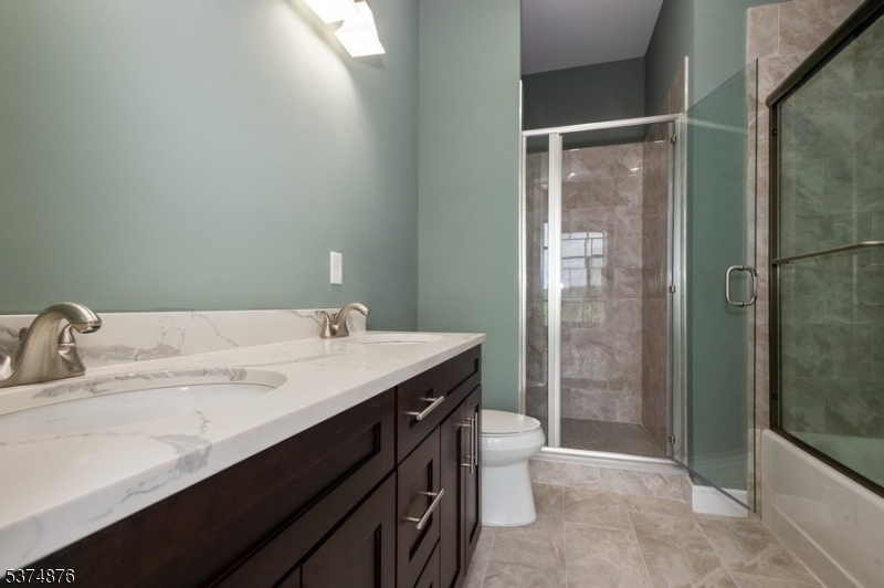 Somerville Boro, New Jersey 08876, United States, 1 Bedroom Bedrooms, ,1 BathroomBathrooms,Residential,Pending,190807