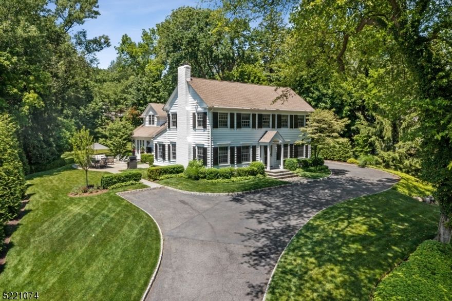 Truly exquisite!  Classically renovated 4 bedroom, 3.1 bath Center Hall Colonial with tons of light situated on almost .9 acre of beautifully landscaped grounds in Deerfield.  Pristine condition inside and out.  **ENTERED FOR COMP PURPOSES ONLY**