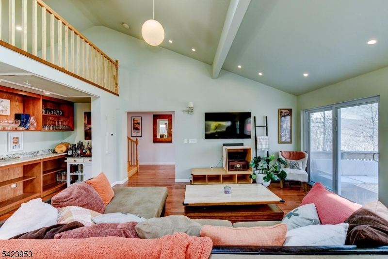 Cozy Lake - Residential