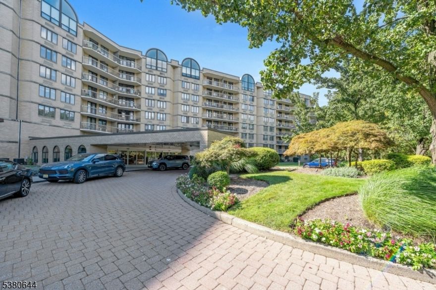 PRICE REDUCTION. MOTIVATED SELLER. WELCOME HOME TO THIS BEAUTIFULLY RENOVATED 2 BEDROOM, 2 BATH CONDO IN THE CROWN VIEW MANOR COMPLEX OFFERING A LIFESTYLE OF LUXURY WITH AMENITIES INCLUDING VALET PARKING, A 24 HR CONCIERGE AND SECURED GATED ENTRY. RESORT LIKE LIVING WITH POOL, FITNESS CENTER, SAUNA ,PUTTING GREEN, BILLIARDS ROOM, GAME ROOM AND PARTY ROOM. AS YOU ENTER, THE LOBBY UNFOLDS INTO A BREATHTAKING, ELEGANT SPACE. AN ATRIUM STYLE CEILING CREATES AN AIRY, OPENNESS THAT DRAWS YOUR EYES TO  SPARKLIING CHANDELIERS AND GENTLE FOUNTAINS THAT BRING A SENSE OF CALM AND SERENITY. THE GROUNDS OFFER VISTAS OF CLIFFS, A PRIVATE LAKE, WALKING TRAILS AND TENNIS COURTS. 9 FOOT CEILINGS ADORNED WITH CRYSTAL CHANDELIERS THROUGHOUT ACCENTUATE THE ELEGANCE OF THIS UNIT. NEW KITCHEN IS COMPLETE WITH PENINSULA ISLAND, QUARTZ COUNTERTOPS, FARM SINK AND SS APPLIANCES. BOTH BEDROOMS ARE ENHANCED WITH HIGH PILE CARPET. COMMON AREAS FEATURE RE-FINISHED PARQUET/HARDWOOD FLOORS AND AN IN UNIT WASHER AND DRYER.  PRIMARY BEDROOM INCLUDES A WALK-IN CLOSET/DRESSING AREA  AS WELL AS A BRAND NEW EN-SUITE BATHROOM WITH WALK IN SHOWER. BRING YOUR SUITCASES AND MOVE RIGHT IN AND GET READY FOR ENTERTAINING. IDEALLY LOCATED JUST 15 MILES WEST OFMIDTOWN, NEW YORK. CROWN VIEW MANOR PRESENTS AN IDEAL BALANCE OF TRANQUILITY AND ACCESSIBILITY.  4 MONTH NON-REFUNDABLE MAINTENANCE FEE DUE AT CLOSING FOR CAPITAL RESERVE FUND.