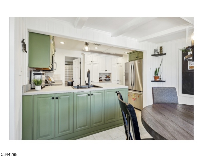 Mount Arlington Boro, New Jersey 07856, United States, 2 Bedrooms Bedrooms, ,1 BathroomBathrooms,Residential,Active,93201