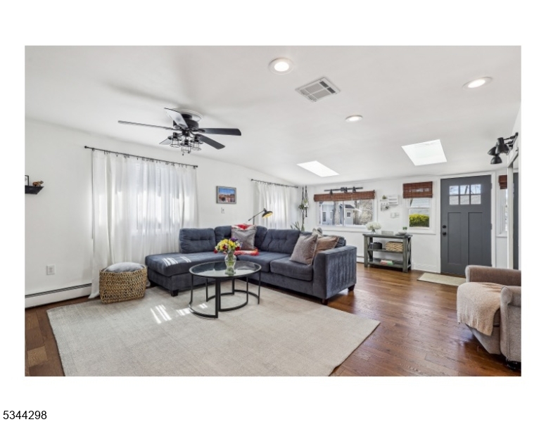 Mount Arlington Boro, New Jersey 07856, United States, 2 Bedrooms Bedrooms, ,1 BathroomBathrooms,Residential,Active,93201