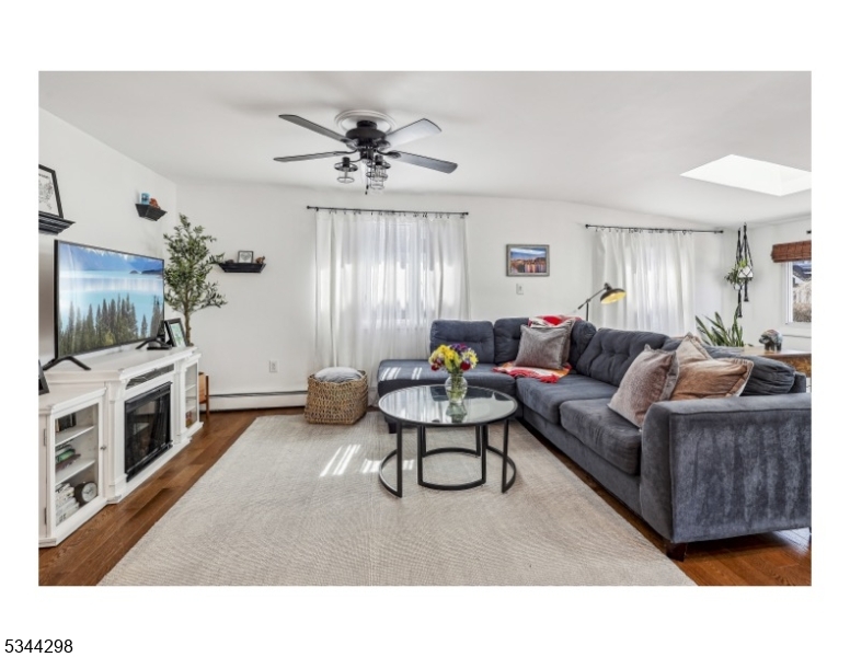 Mount Arlington Boro, New Jersey 07856, United States, 2 Bedrooms Bedrooms, ,1 BathroomBathrooms,Residential,Active,93201