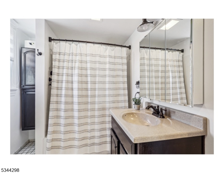 Mount Arlington Boro, New Jersey 07856, United States, 2 Bedrooms Bedrooms, ,1 BathroomBathrooms,Residential,Active,93201